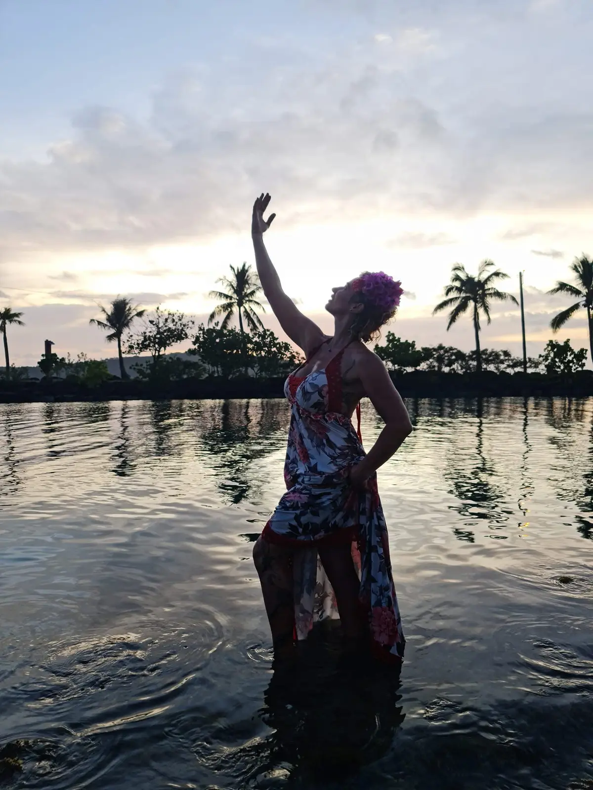 Titaua moving in the lagoon at sunset